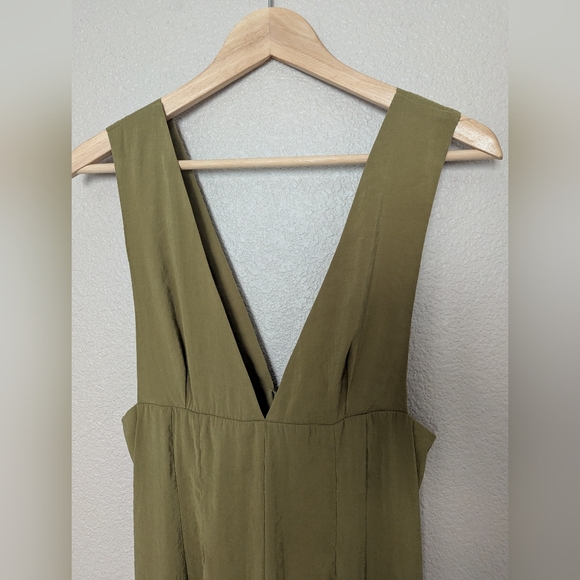 NASTY GAL V-Neck Wide Leg Jumpsuit Size 2 Olive Green - Picture 3 of 9